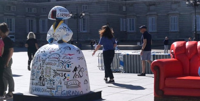 cuatro estatuas de juego de tronos desembarcan en madrid antes de estrenar su exposicion