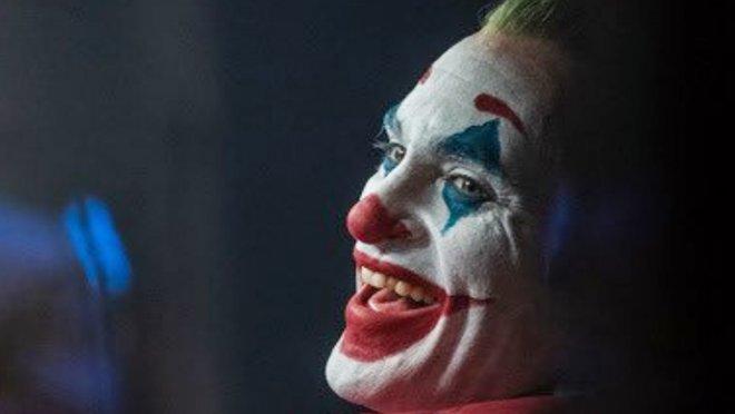 joker la enfermedad detras de la risa compulsiva del villano de joaquin phoenix