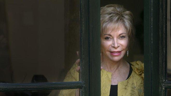 isabel allende compara el conflicto catalan con las protestas en chile francia y ecuador