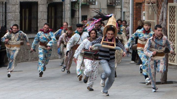 la ancestral fiesta de la vaquilla regresa a fresnedillas