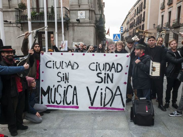 los musicos callejeros de madrid alzan la voz para poder tocar sin miedo