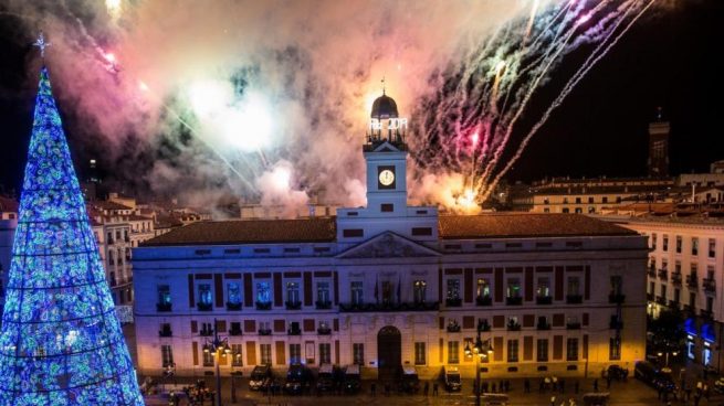 nochevieja fiesta de fin de ano en la puerta del sol