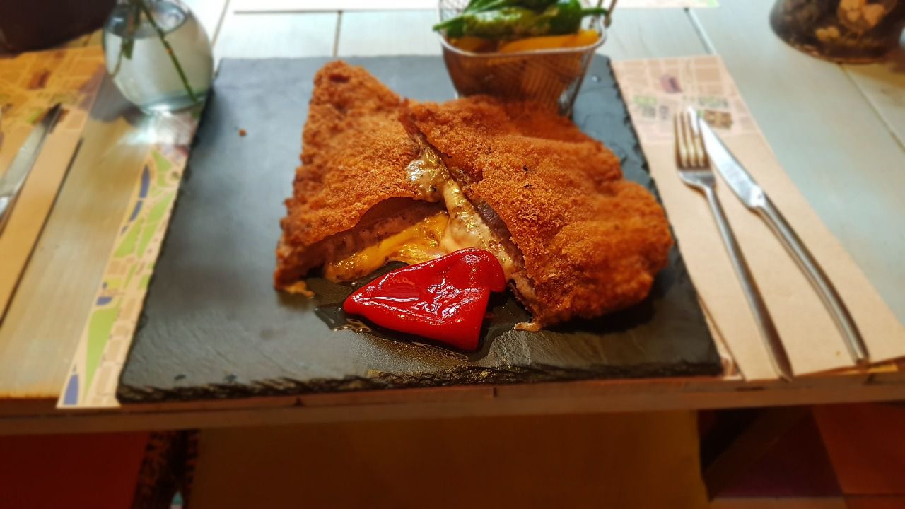 el restaurante con fogones celebra su homenaje al cachopo