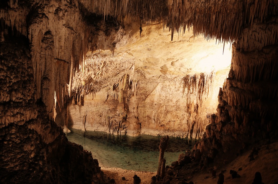 las mejores cuevas de cataluna