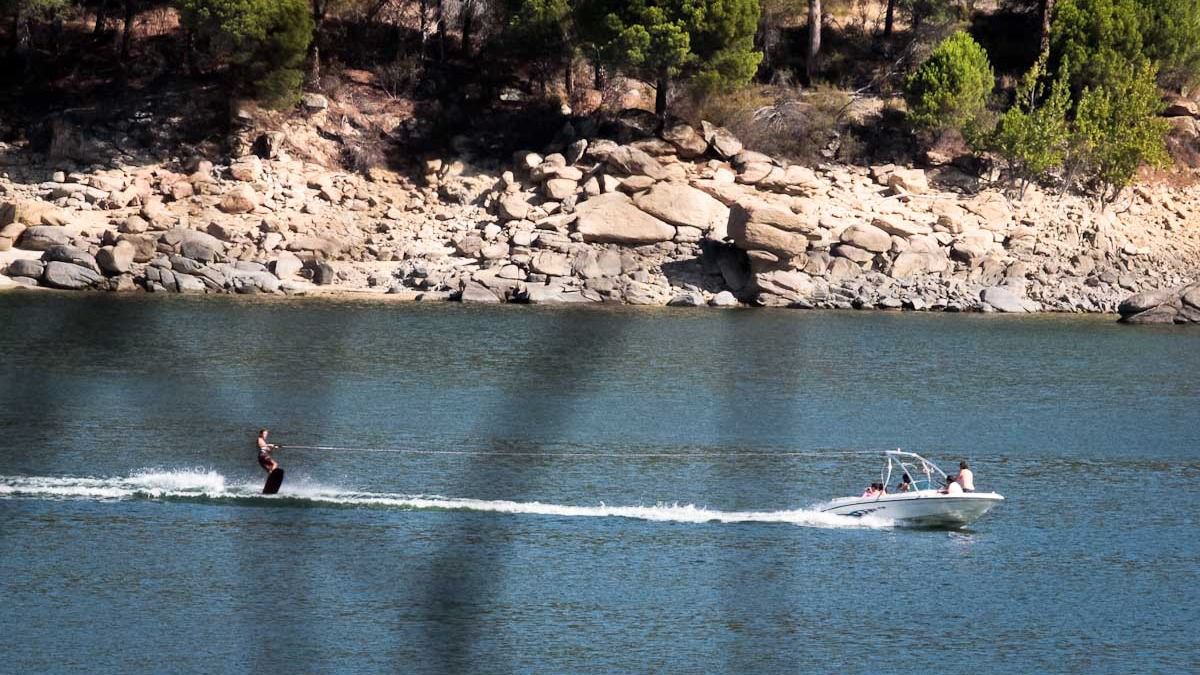 San Martín de Valdeiglesias restringirá los accesos al Pantano de San Juan tras las aglomeraciones del fin de semana