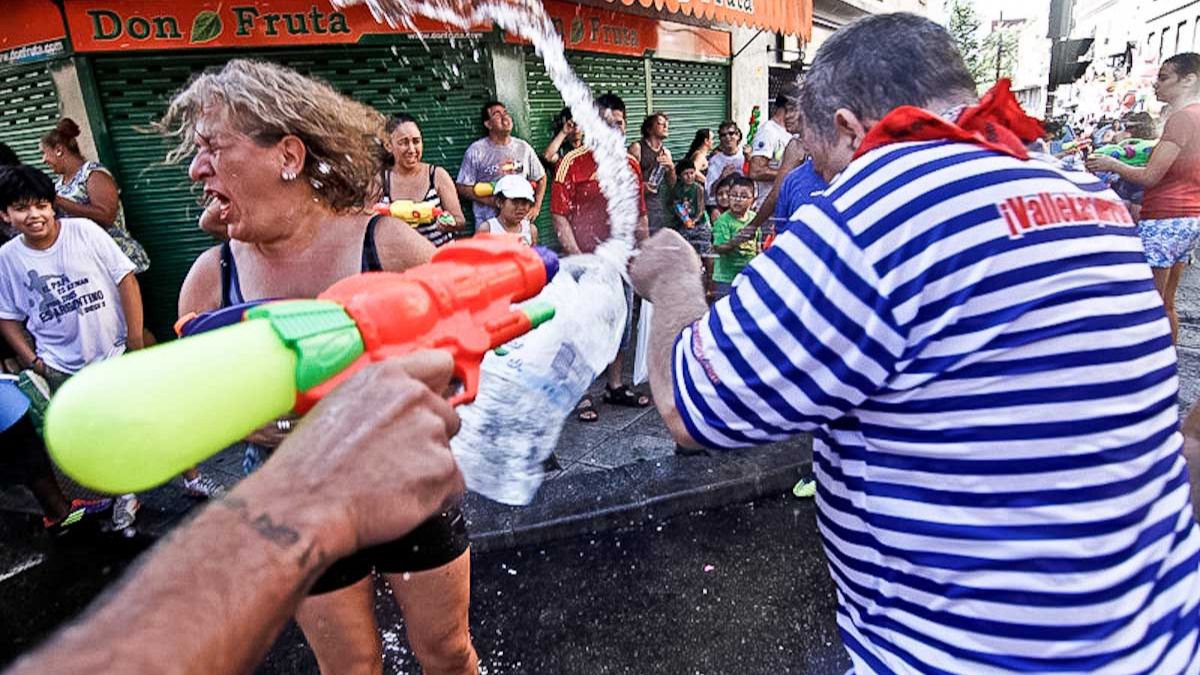 Vallecas no tendrá Batalla Naval pero se mojarán desde los balcones