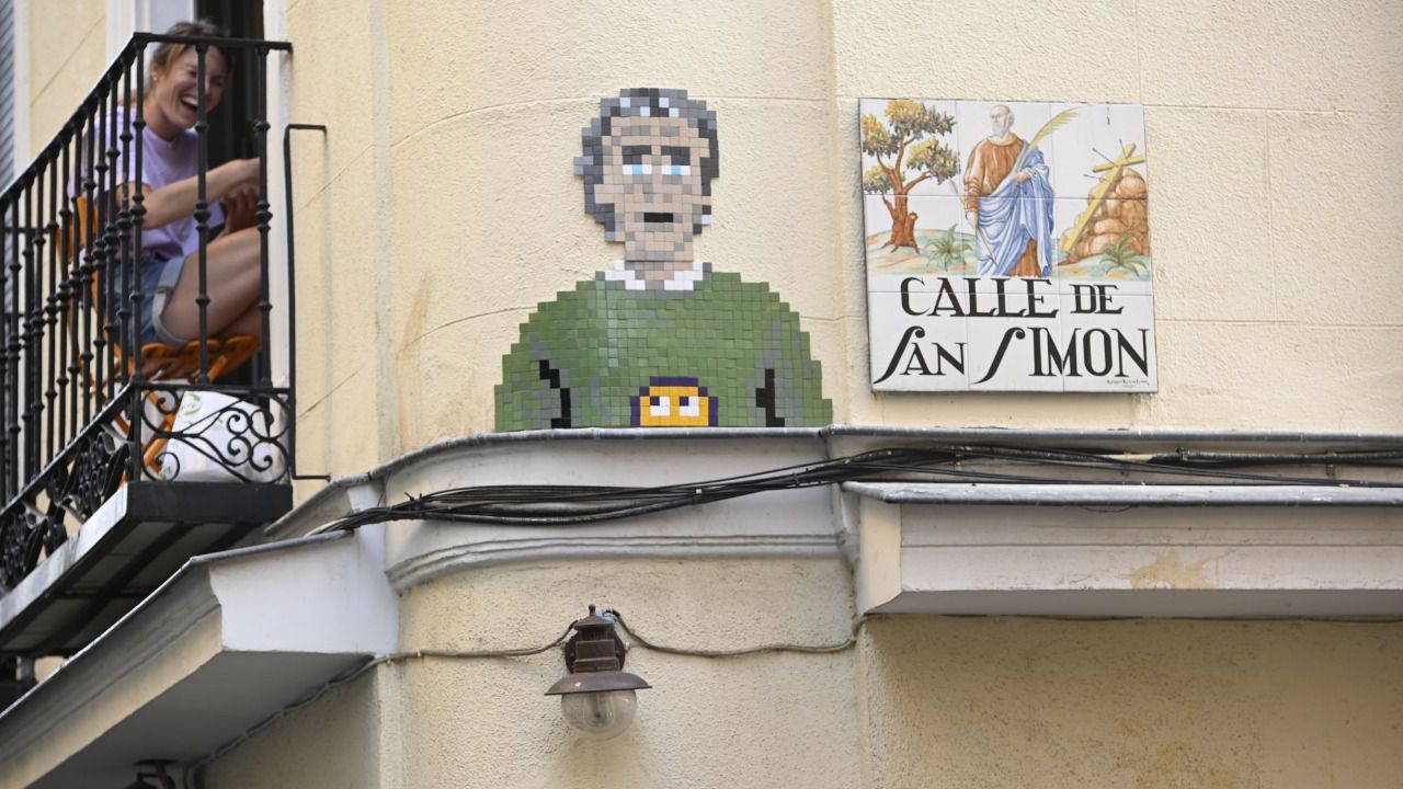 Un artista recrea el busto de Fernando Simón en Lavapiés